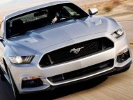 Os carros e motos de luxo mais procurados pelos brasileiros